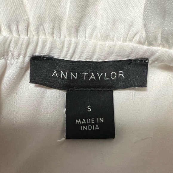 Women’s Ann Taylor Boho Sleeveless High Neck Smocked Blouse Size Small - Picture 3 of 4